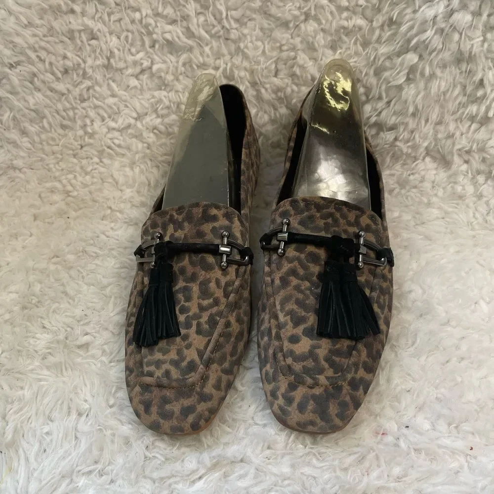 Clarks leather suede Leopard Print Loafers with Tassels accent Size 9.5M